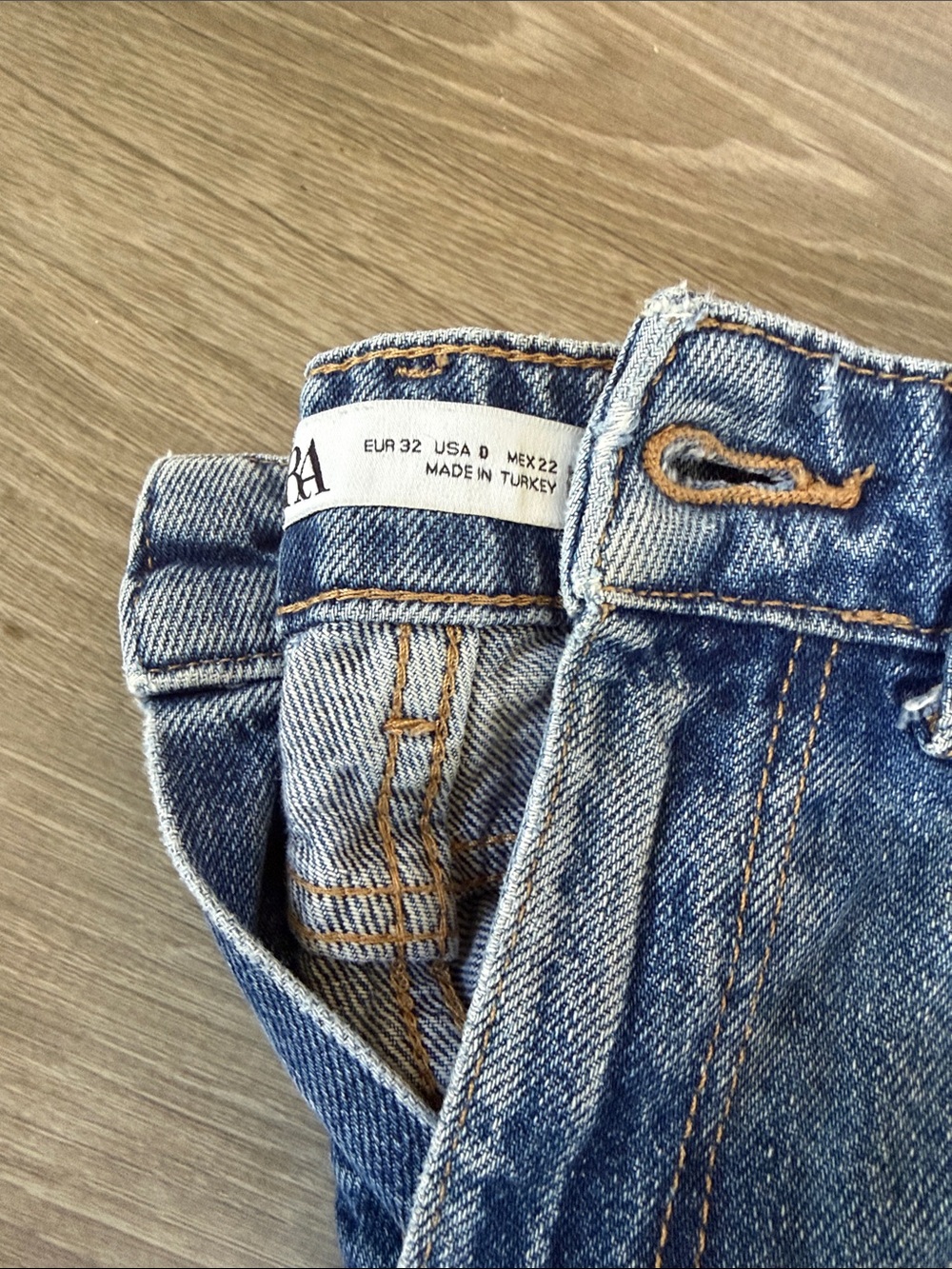 Zara Wide-Leg High-Rise Jeans in Dark Blue Wash - Picture 2 of 3